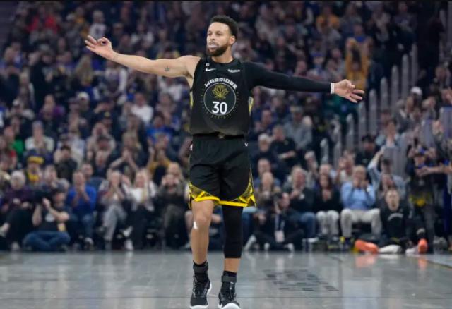 开云app官网下载-末节16分爆发为时已晚 库里复出之战有些慢热